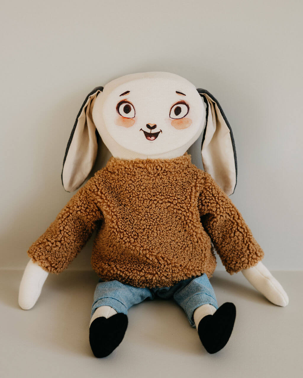 pipouette avec visage joie et tenue moumoute