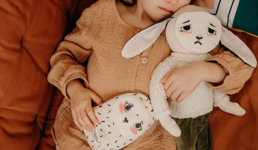 petite fille malade avec avec Pipouette
