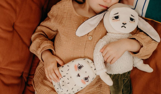 petite fille malade avec avec Pipouette