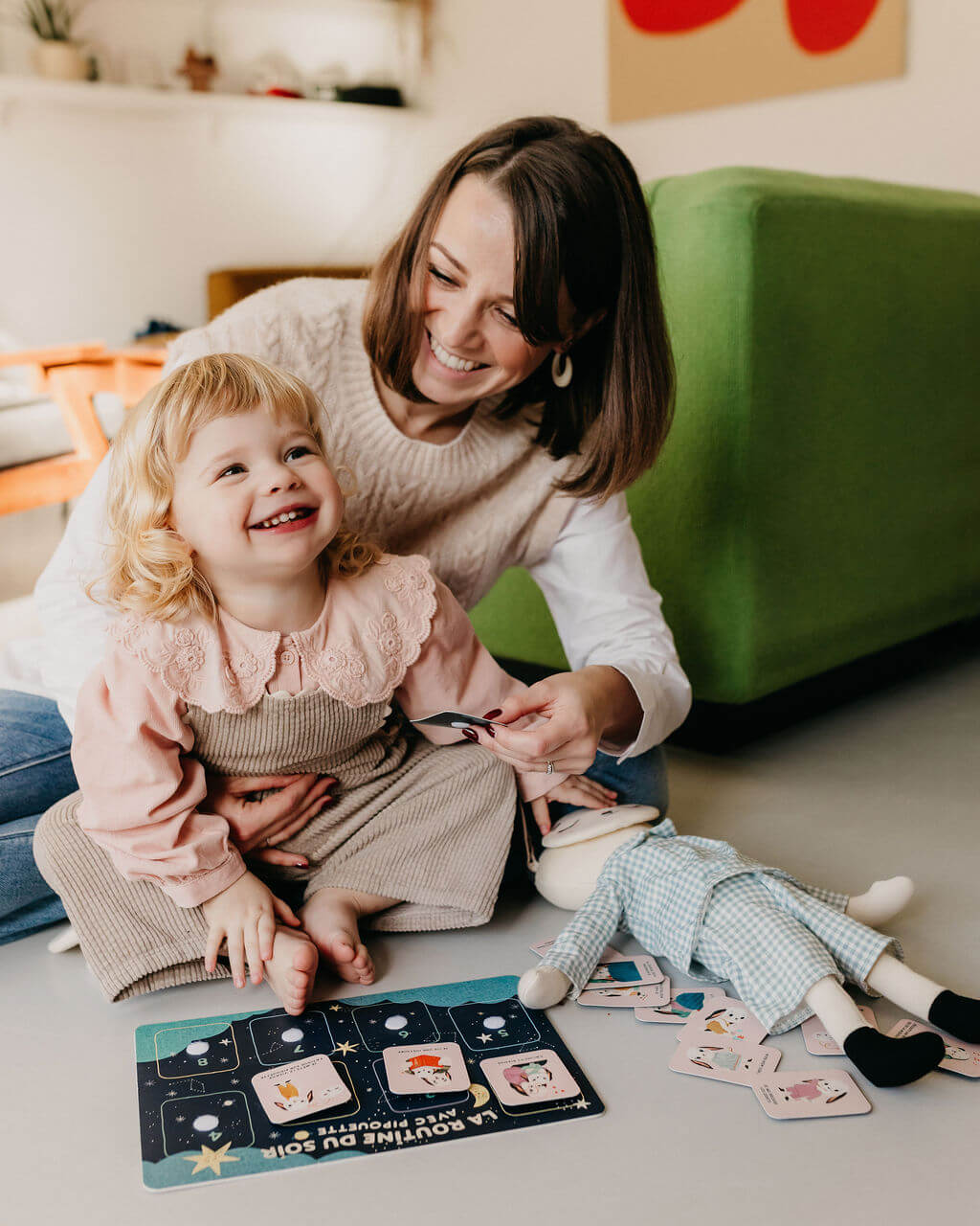 enfant et maman heureux du rituel du soir