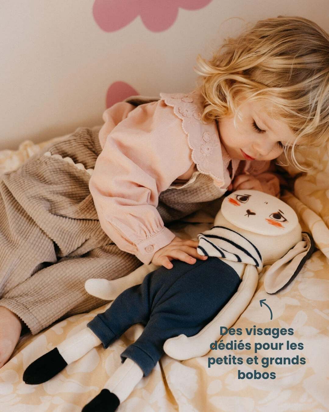 enfant soigne pipouette qui a un bobo