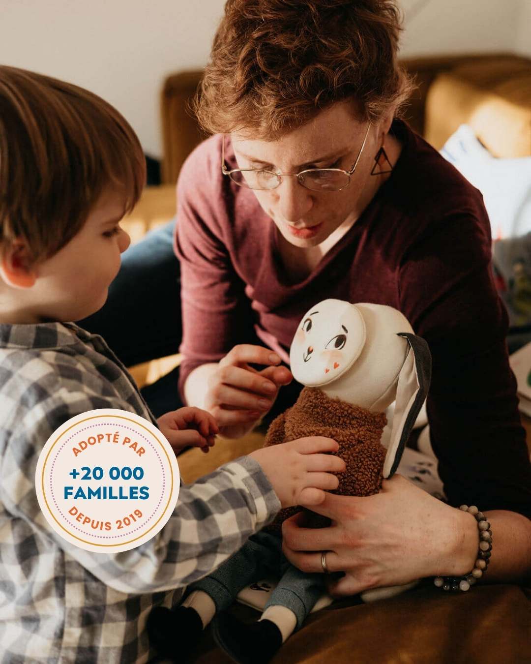 parent explique à son enfant l'émotion amour