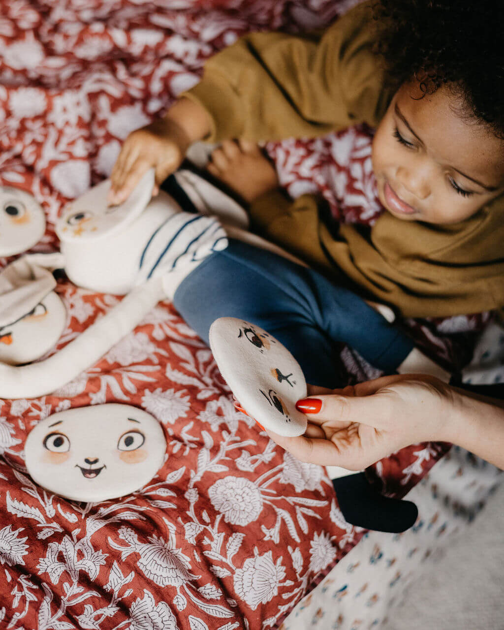maman explique émotions à son fils avec pipouette