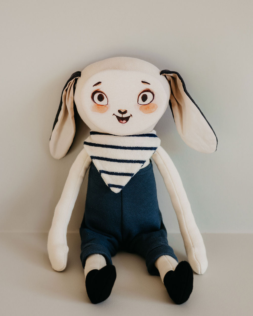 pipouette avec visage joie et tenue mariniere