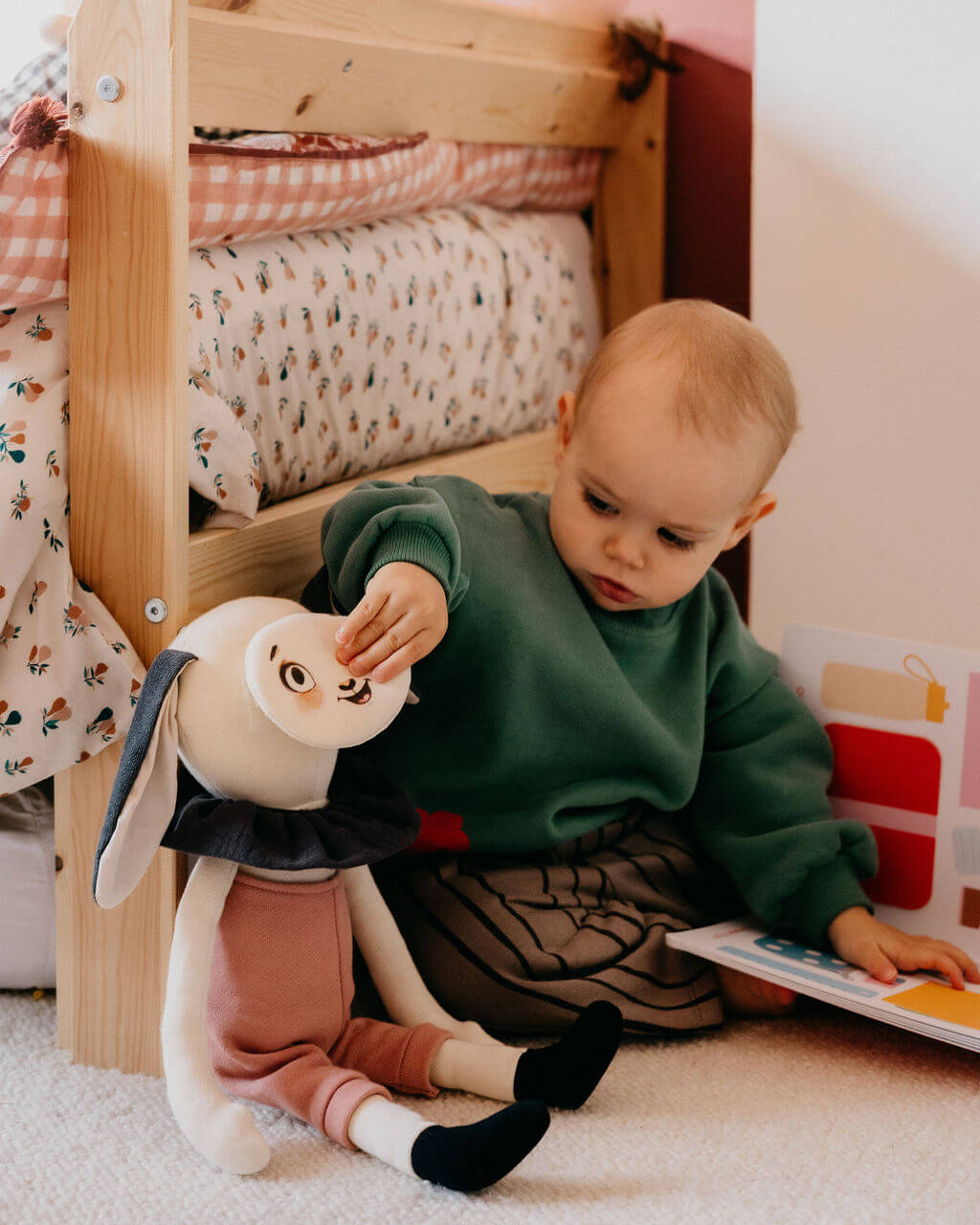 bébé change le visage émotion de pipouette facilement
