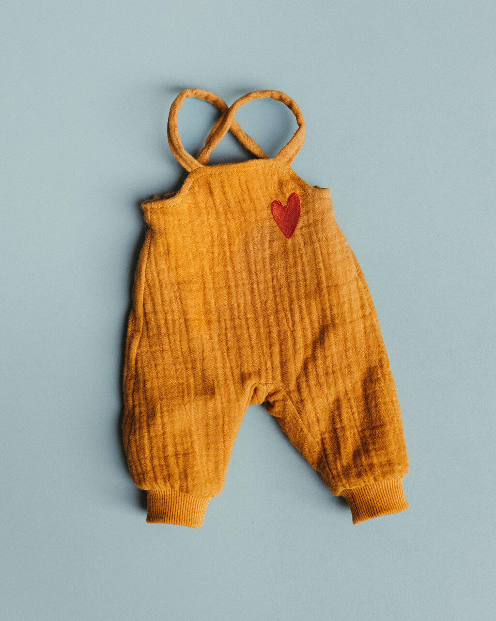 La tenue du livre - salopette moutarde